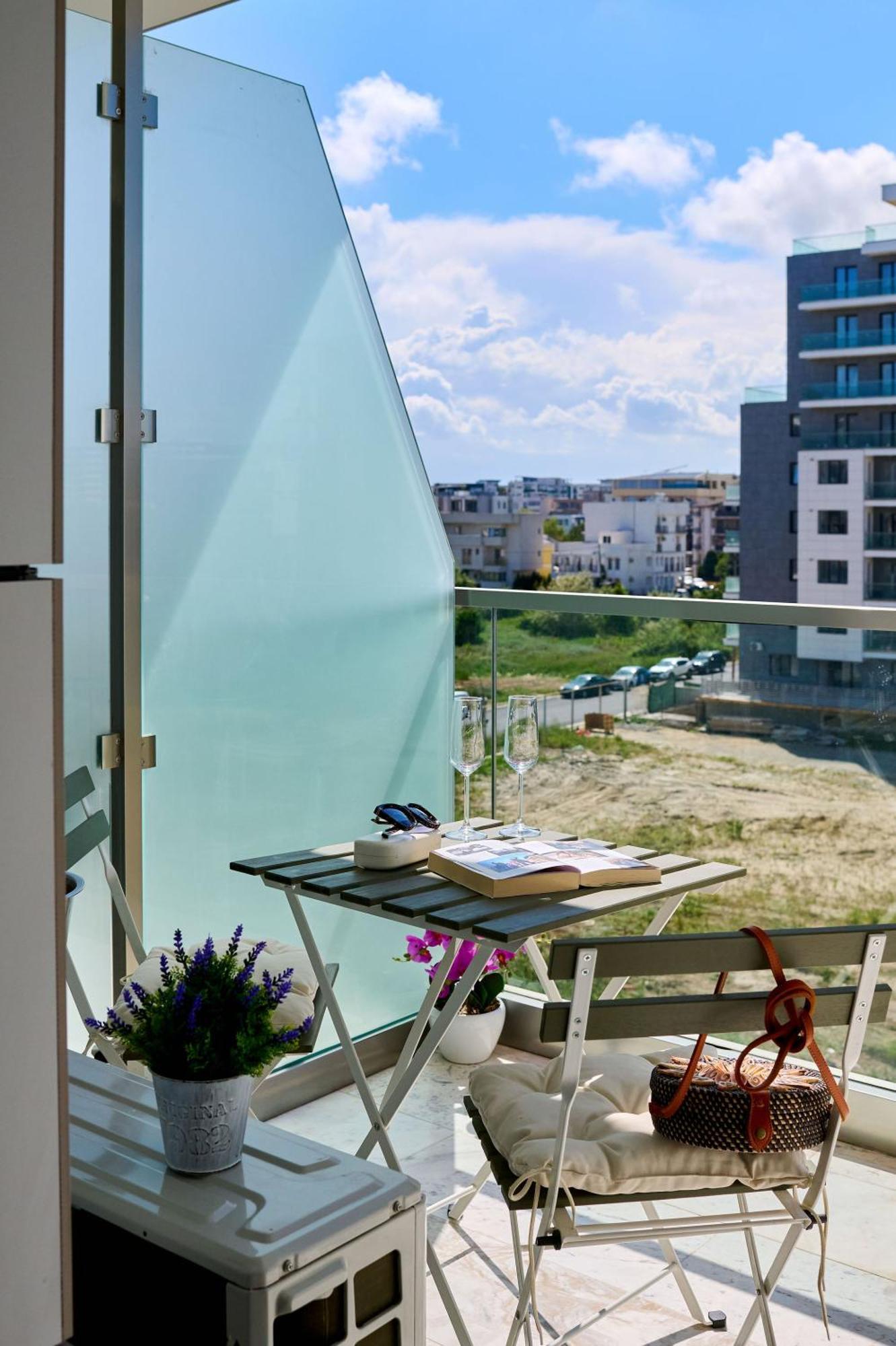 Soleil Anne In Infinity - Parking Mamaia